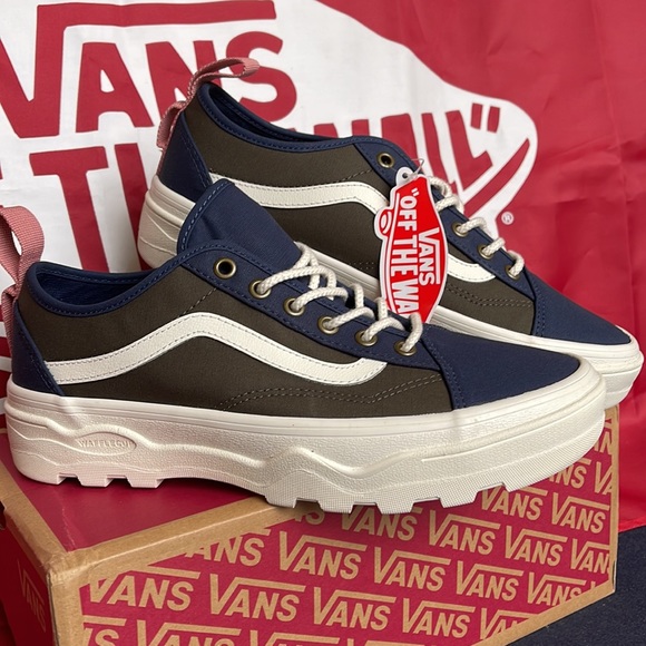 Vans Sentry Old Skool
(Waxed Canvas) Forest Night
VNOA5KR3B8A
WMNS sneakers - Picture 6 of 16